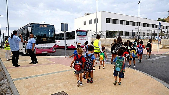 Academic year begins with conflict over transport in Costa del Sol town