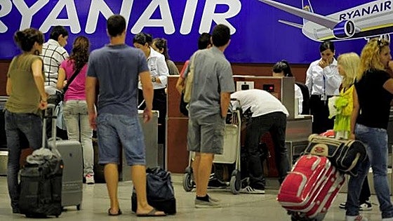 Ryanair refunds passenger extra charge for hand luggage carried on flight in Spain