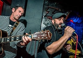 Víctor 'Elmore' James and Paul Stylianou of The Blue Stompers.