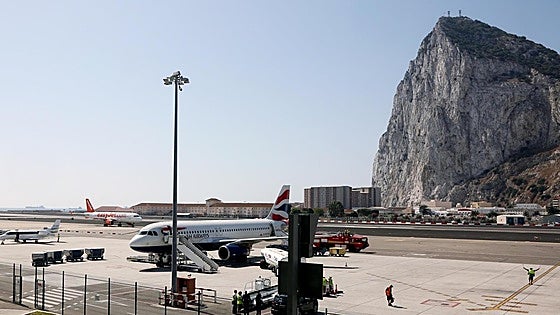 Bomb squad detonates suspicious backpack at Gibraltar airport