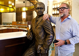 Eduardo Criado reveals the sculpture of Federico García Lorca, expected to be a big attraction at the new Café de Chinitas in Malaga.
