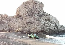 Mystery driver who was rescued from his vehicle after it became stranded in the sea on a Costa del Sol beach hands himself in