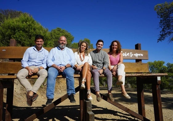 Vice-president of the provincial authority Cristóbal Ortega and Coín town hall councillors on the new bench.