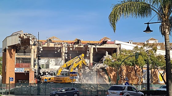 Demolition of Fuengirola market hits a major problem which will delay project by seven months and increase the costs