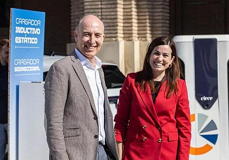 Environment minister Tatiana Gaudes alongside general manager of CIRCE - Technology Centre, Andrés Llombart.