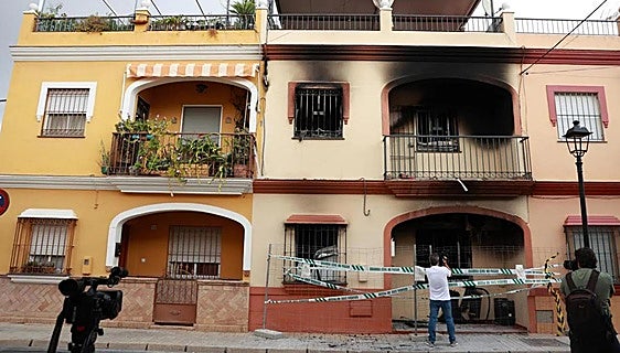 A charging mobile phone on a sofa was cause of a fire that killed four people in south of Spain