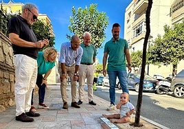 Placing of a plaque in Calle Molino de Viento