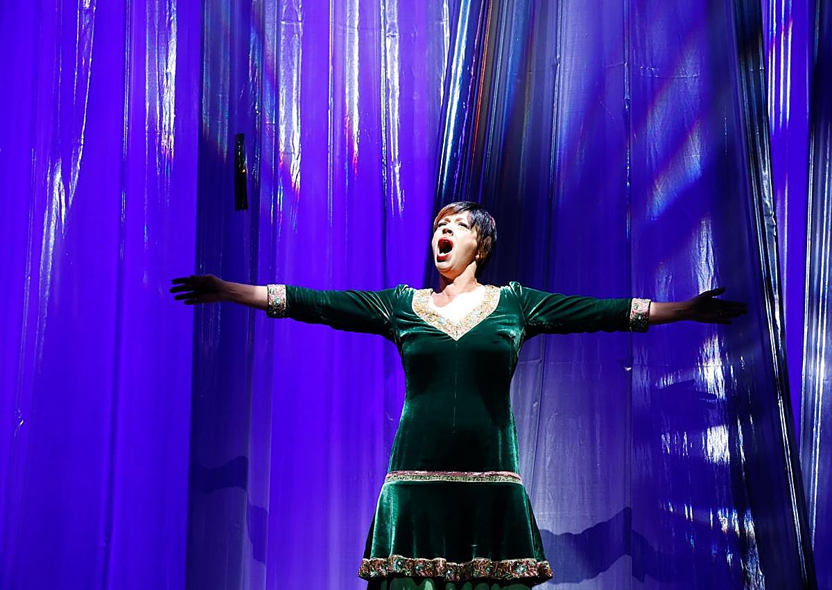 Imagen secundaria 1 - Antonio Banderas brings Broadway to Malaga with his premiere of Gypsy