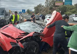 One dead after McLaren sports car hits central reservation on A-7 near Marbella