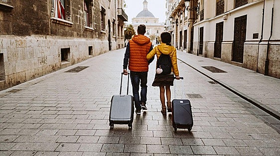 More than 1 in 5 UK adults are considering moving abroad, new report reveals