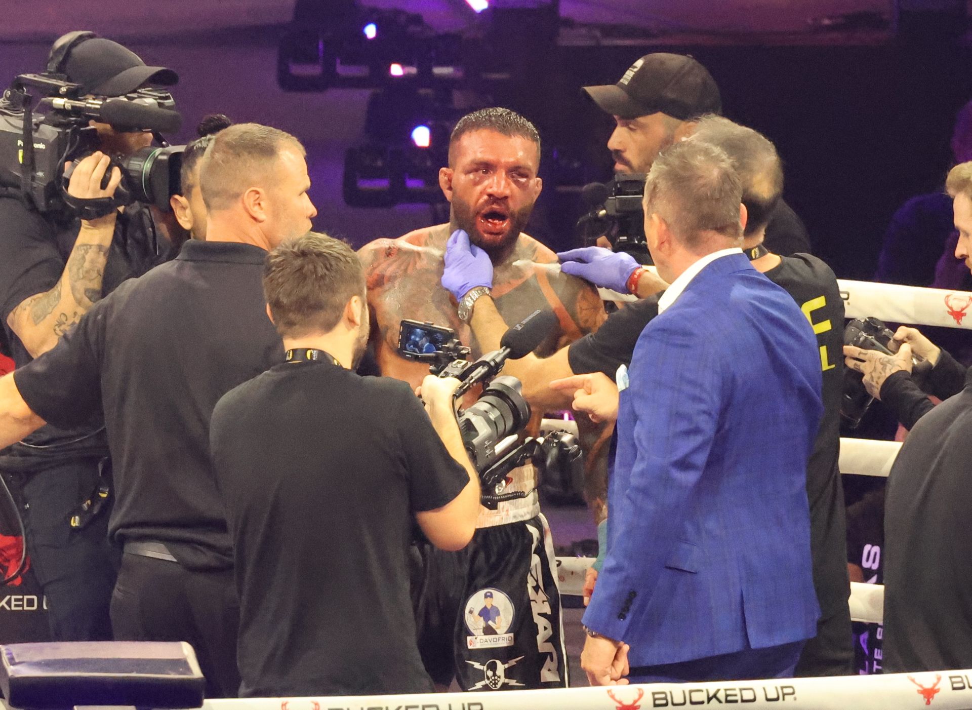 Imagen secundaria 2 - New bare knuckle lightweight champion crowned in historic Marbella bout