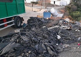 Rubbish illegally dumped in Cajiz, Vélez-Málaga.