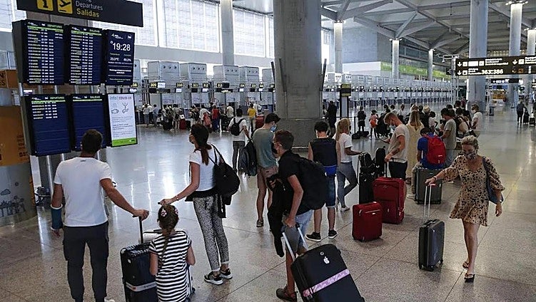 Passenger caught with two kilos of cocaine stashed in false-bottomed suitcase at Malaga Airport