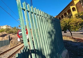 Train passing through the Nueva Torrequebrada residential area in Benalmádena Costa.
