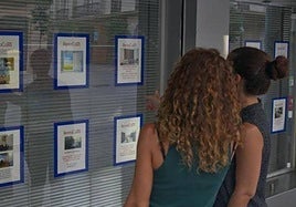 Consumer affairs ministry investigates real estate agencies charging tenants illegal fees in Spain