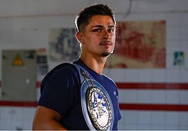 Samuel 'La Esencia' Molina poses for SUR with his European championship belt, the physical effects of his tough fight in France are still visible.