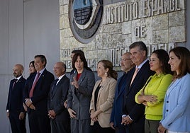Group photo of the authorities, headed by the minister Diana Morant, at the official inauguration of the Malaga oceanographic centre.