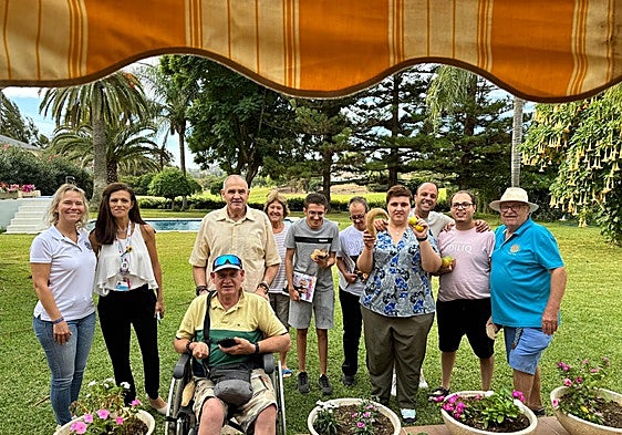 Rotary Club member offers disabled group a therapeutic day out to his Costa del Sol garden