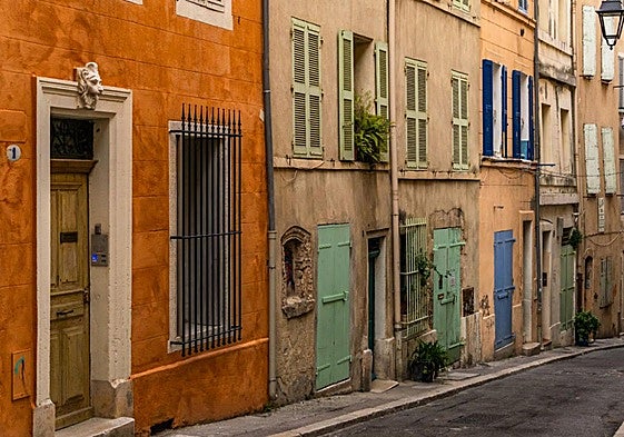 Le Panier. A colourful street typical of the neighbourhood.