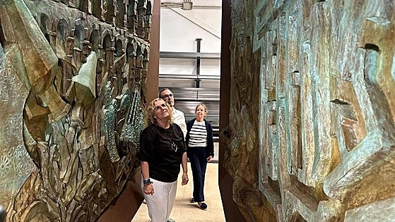 Fuengirola prepares to install six huge bronze murals depicting key moments in Spain's history