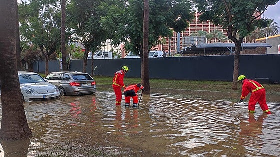 Firefighters wade into action after storm deposits 70mm of rain flooding parts of Costa del Sol town