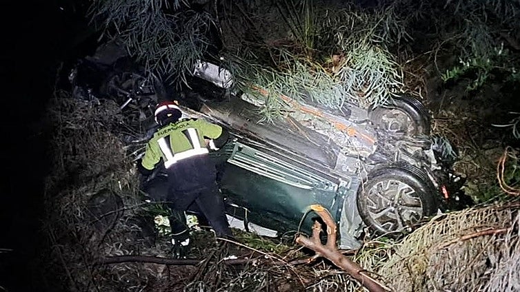 Miracle escape for driver and passenger after vehicle plunges 100 metres from AP-7 motorway bridge and down a ravine on Costa del Sol