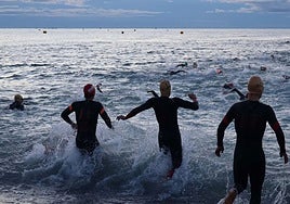 The start of the swimming phase, in Puerto Banús.