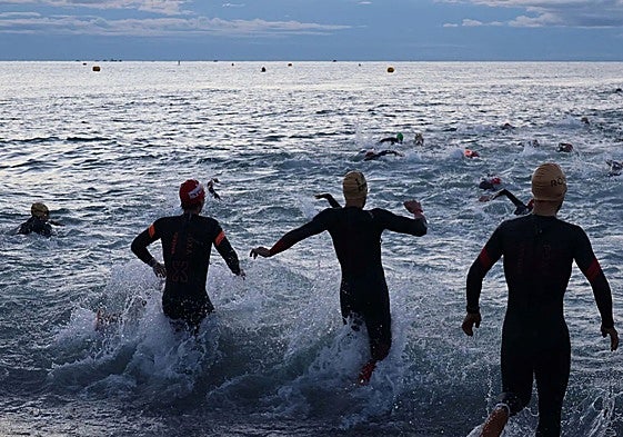 The start of the swimming phase, in Puerto Banús.