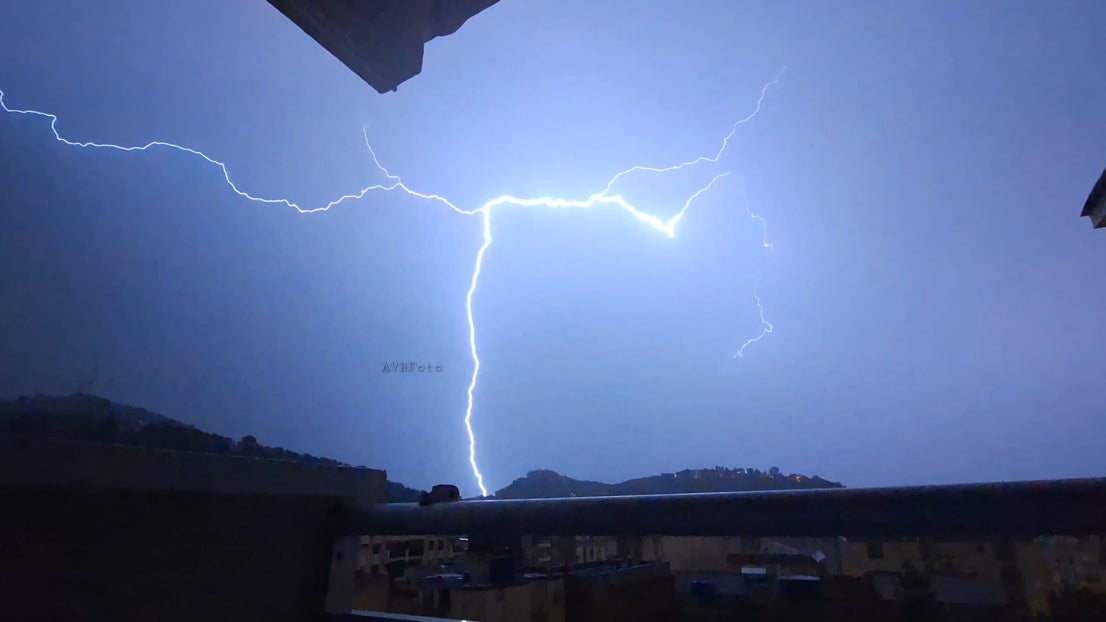 The most spectacular photos of the intense lightning storm over Malaga