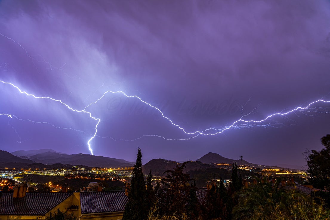 The most spectacular photos of the intense lightning storm over Malaga