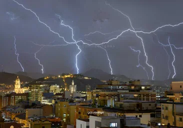 The most spectacular photos of the intense lightning storm over Malaga