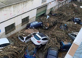 Several wrecked cars on a street in Picanyaz.