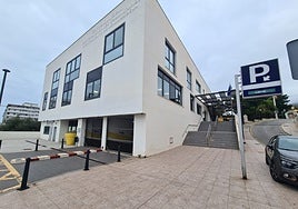 View of one of the entrances to the Pueblosol car park.