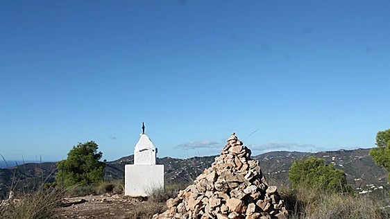 The Cruz de Pinto route: the path that leads to a place of legends in Malaga's mountains