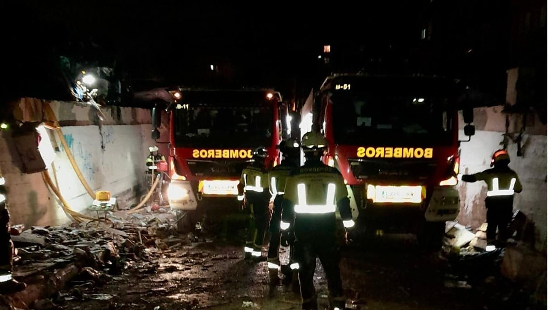 Firefighters from Malaga clear flooded tunnel in Valencia in which there were around 30 vehicles with victims inside