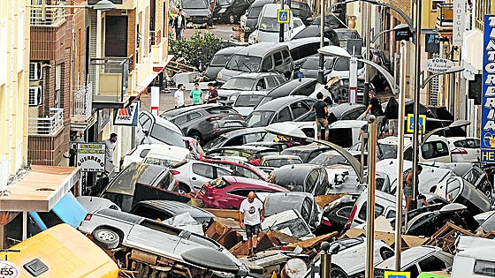 Extra army support called up in face of scale of Valencia disaster