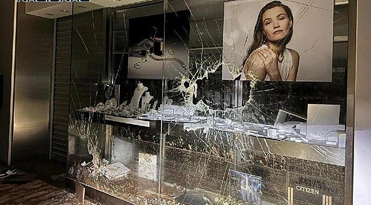 Sixty people arrested for looting shops during the chaos caused by 'Dana' flooding in Spain