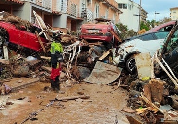 Malaga firefighters sent to Valencia to help with flood rescue efforts: 'It looks like a war zone'