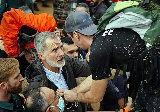 Insults were hurled and mud was thrown during the visit of the royals in Paiporta.