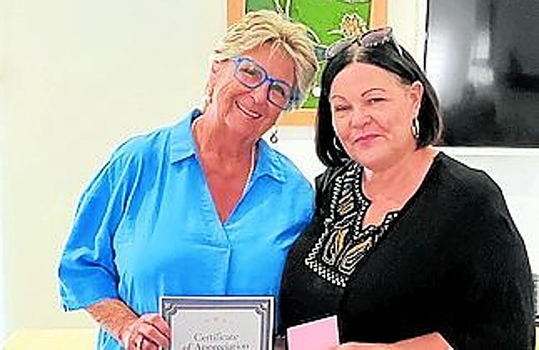 Mobile hygiene unit in Estepona receives 500 euro boost from local floral club