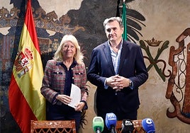 Mayor Ángeles Muñoz and councillor for finance Félix Romero