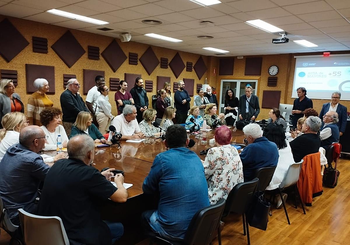 Imagen principal - Costa Press Club meeting: where future media professionals learn their trade