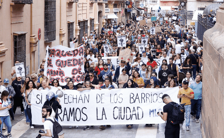 In pictures and video: Around 10,000 people attend major rally to demand action to solve Malaga's housing crisis