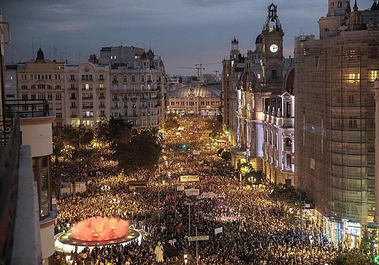 Thousands of people protest in Valencia against the management of the Dana disaster in the region.