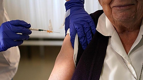These are the almost 100 walk-in vaccination points for flu and Covid-19 jabs across Malaga province