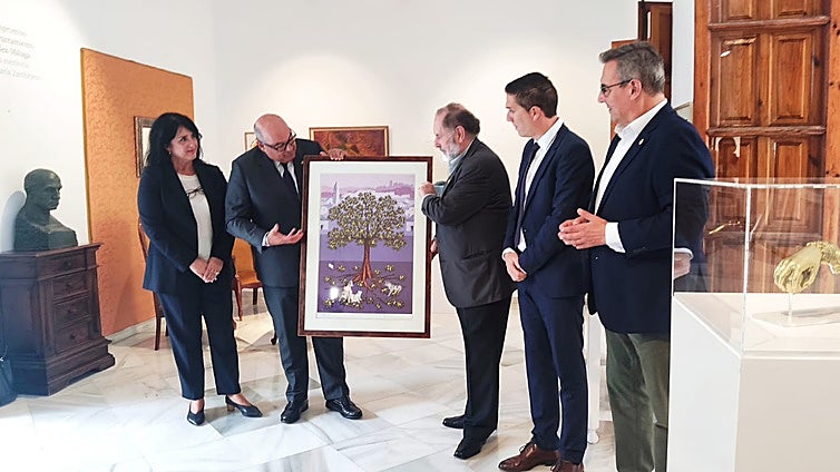 Painting inspired by famous Malaga philosopher presented to town