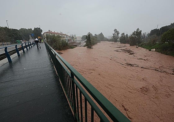 Flooded river in Campanillas this Wednesday.