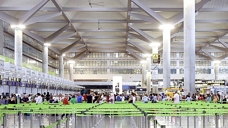 Malaga Airport continues to operate normally as red alert for heavy rain on the Costa del Sol is activated