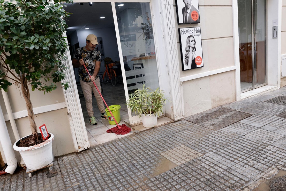 Así amanece el Centro de Málaga y sus comercios tras las inundaciones