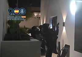 Watch as ringleader of organisation behind 17-million-dollar cryptocurrency scam is arrested in Marbella